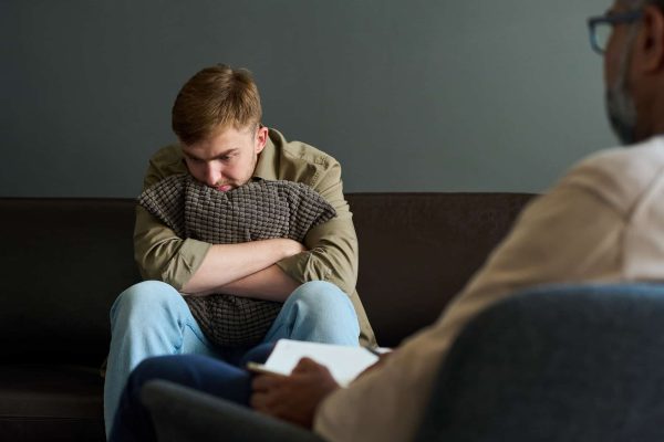 Complex PTSD Symptoms: Signs, 17-Symptom Checklist & What to Do